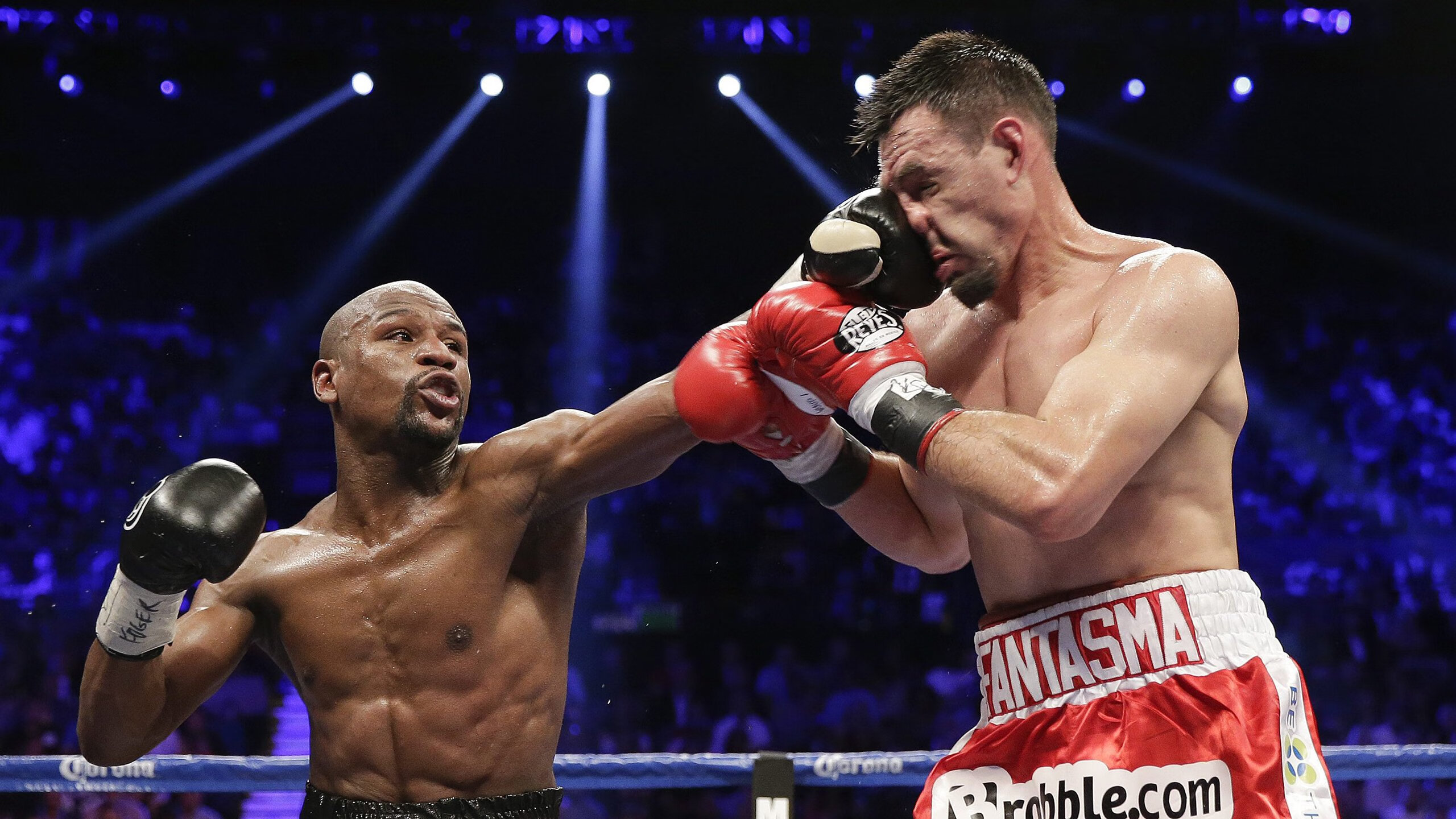 乌兰多蝶泳后程发力引关注